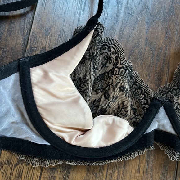 Dita Von Teese Black Lace Wired Bra - Picture 8 of 10